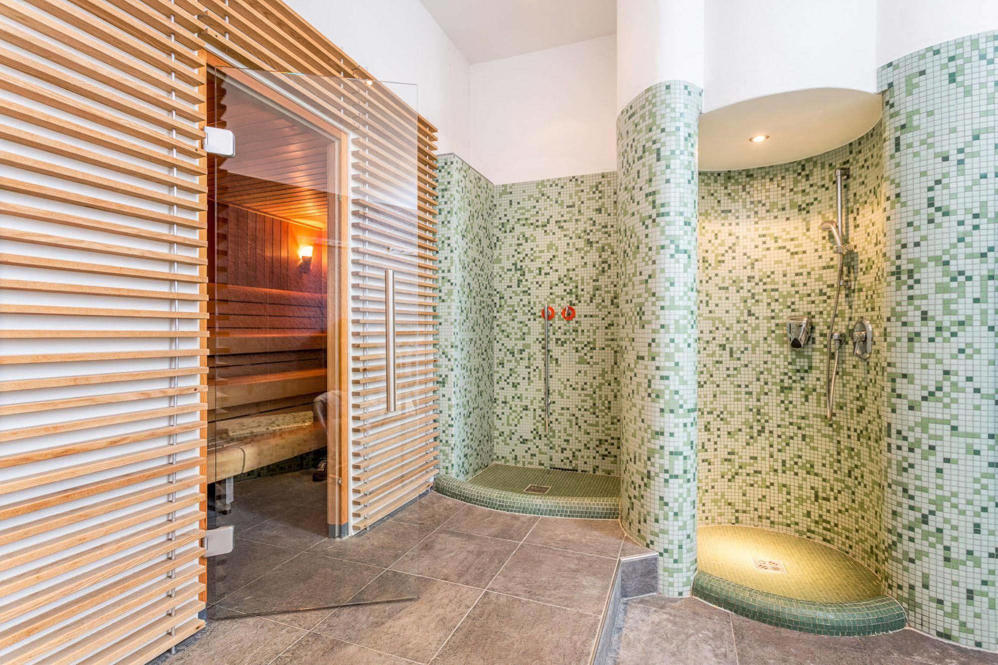 Hotel Badhaus ツェル アム ゼー エクステリア 写真